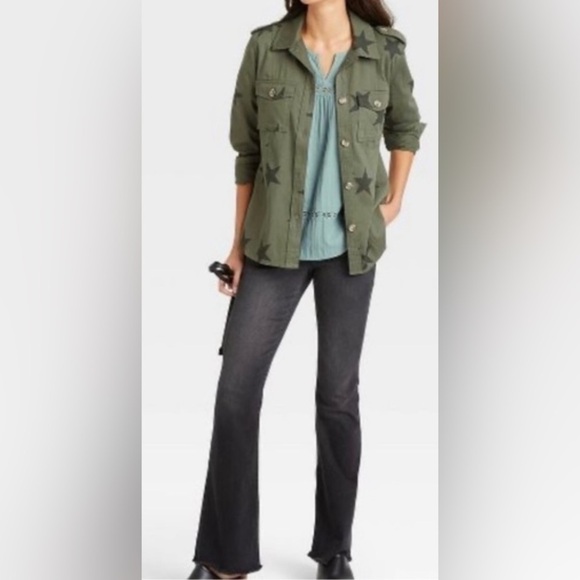 Knox Rose Olive Green Printed Star Utility Button-Down Shacket- Size Medium - Picture 3 of 7